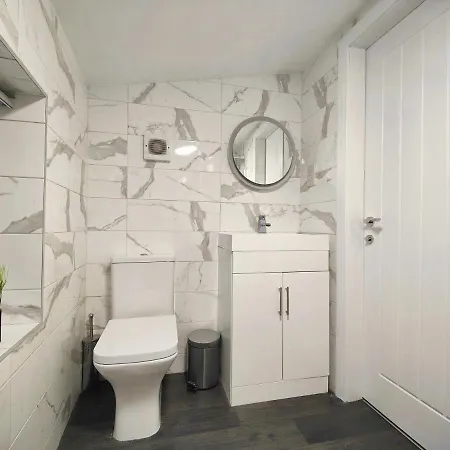 Cosy Holiday Studio In Hazel Grove - Self Catering Apartment 1 Exterior photo