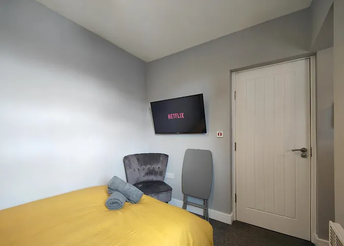 Cosy Holiday Studio In Hazel Grove - Self Catering Apartment 1